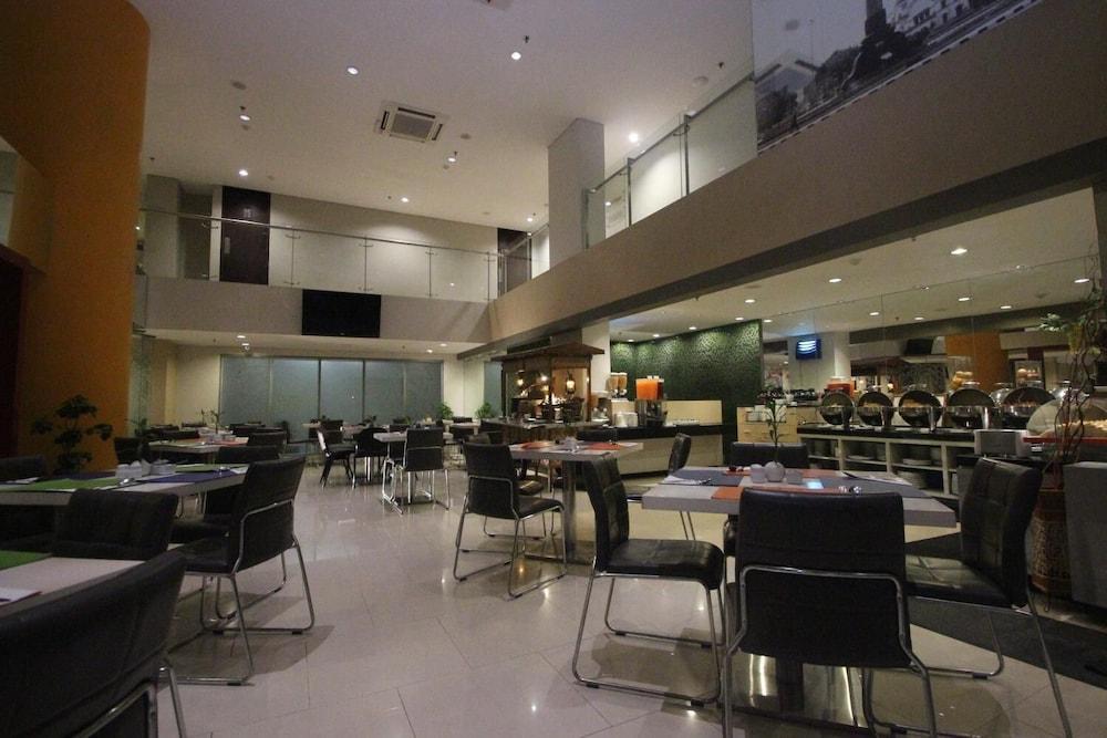 @Hom Semarang Simpang Lima Hotel Exterior foto
