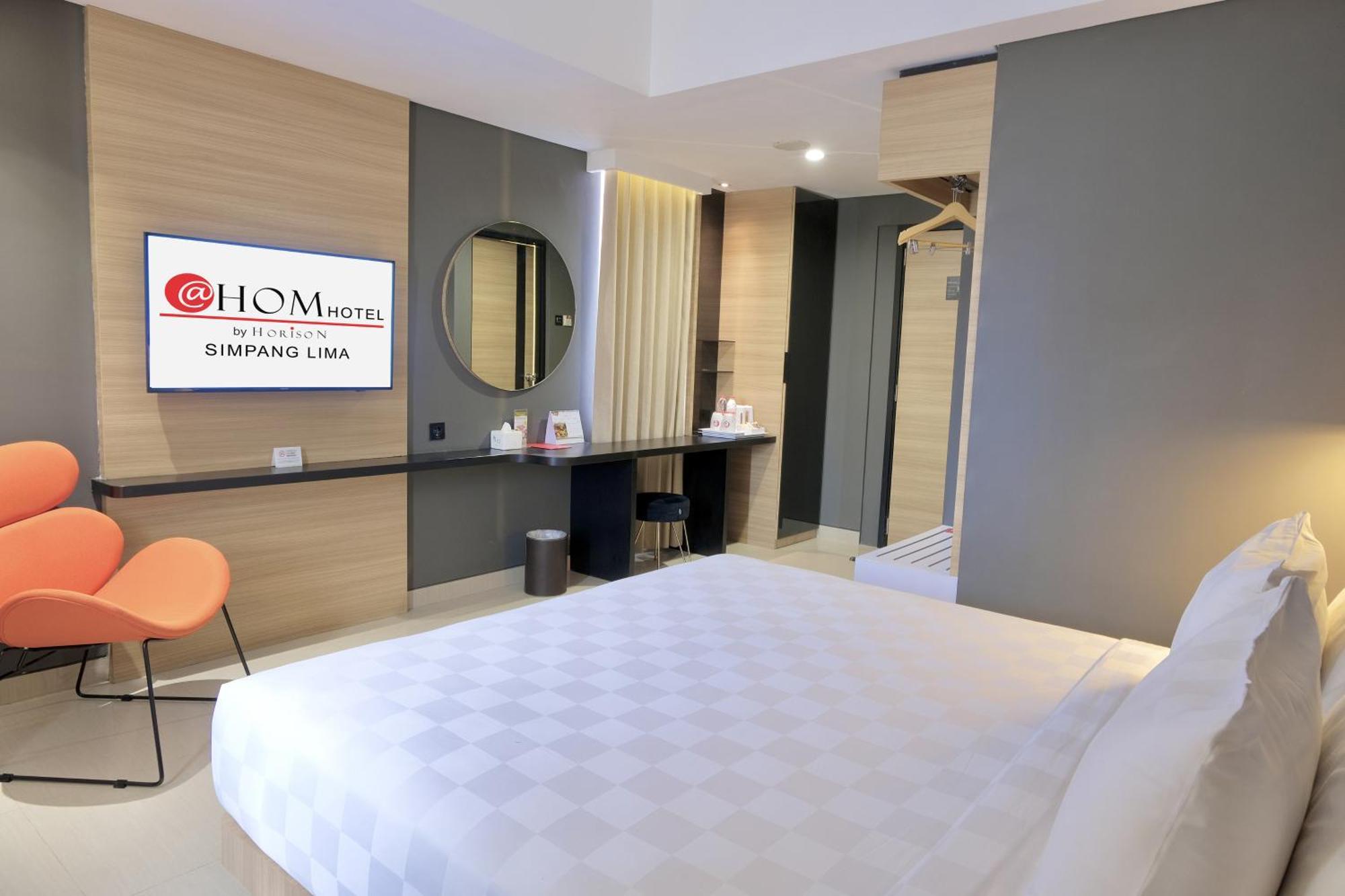 @Hom Semarang Simpang Lima Hotel Exterior foto
