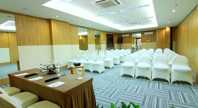@Hom Semarang Simpang Lima Hotel Exterior foto